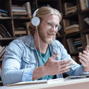 Digital introduktion av ny medarbetare under onboarding på distans via videomöte.