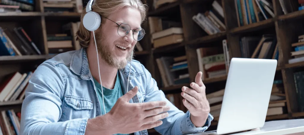 Digital introduktion av ny medarbetare under onboarding på distans via videomöte.